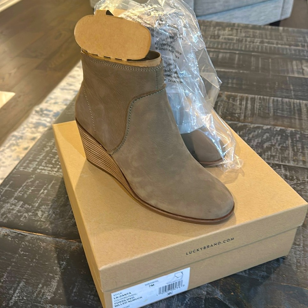 Lucky brand Zanta Round toe bootie boot Size 7